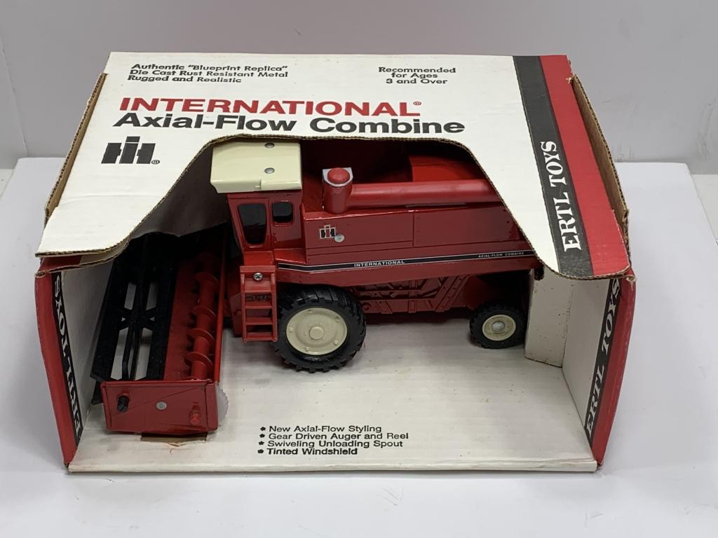 International Axial-Flow Combine, Ertl, Stock Number 413, NIB, 1/32 Scale