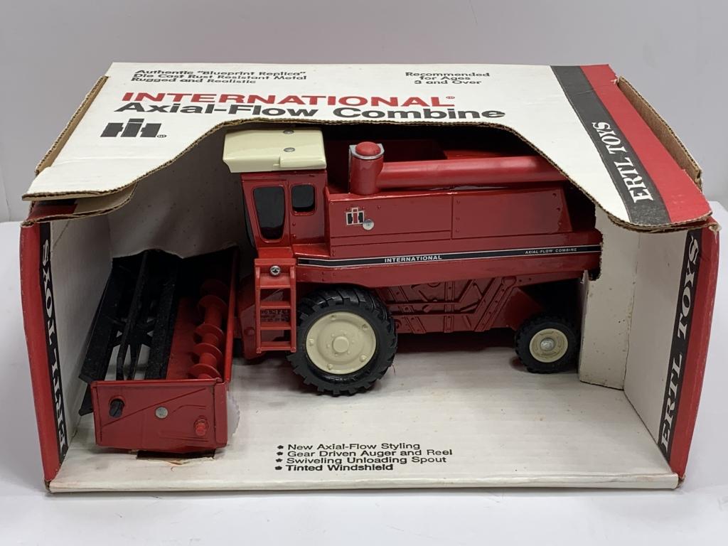 International Axial-Flow Combine, Ertl, Stock Number 413, NIB, 1/32 Scale