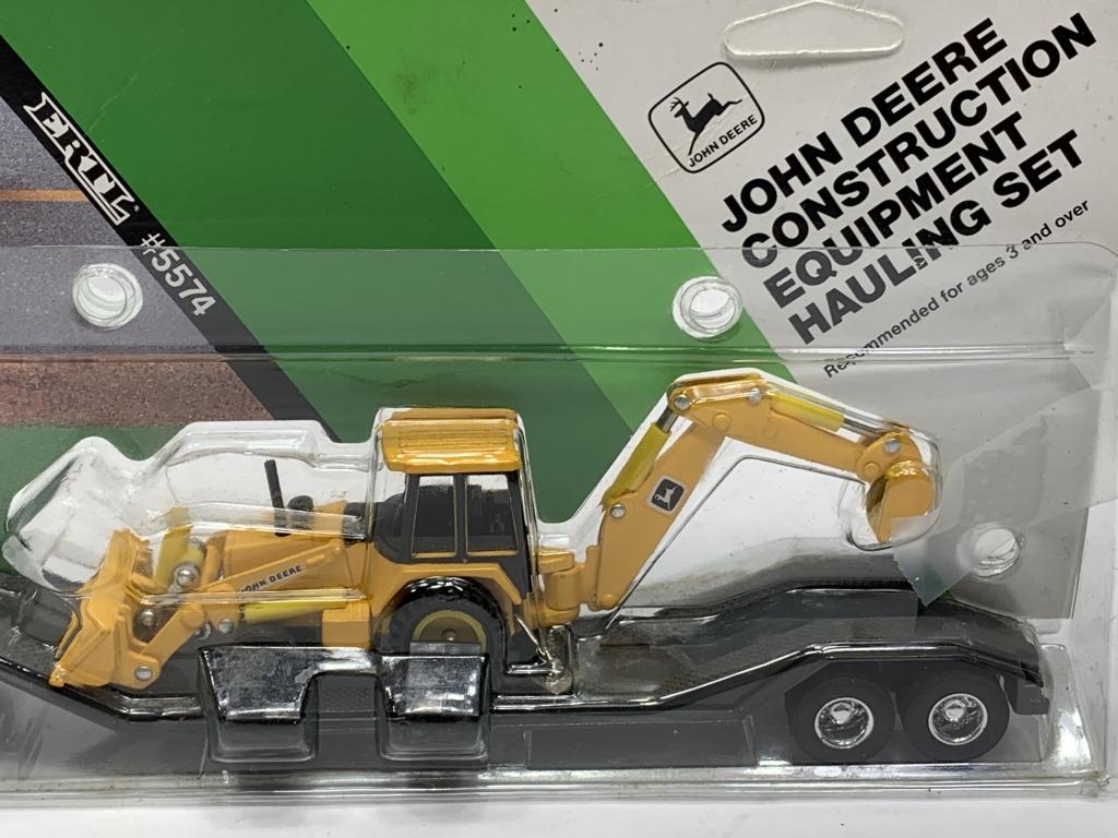 John Deere Construction Equipment Hauling Set Semi Tractor and Trailer, 1/64 Scale