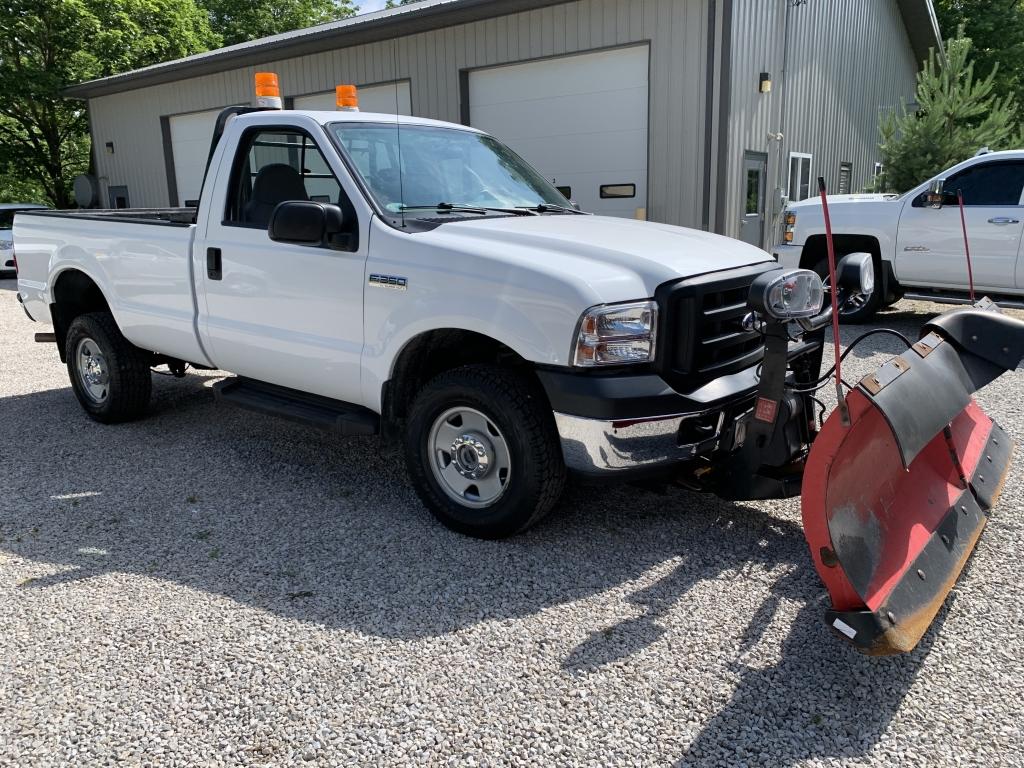 2006 Ford XL Super Duty F-350 Truck w/ Snow Plow