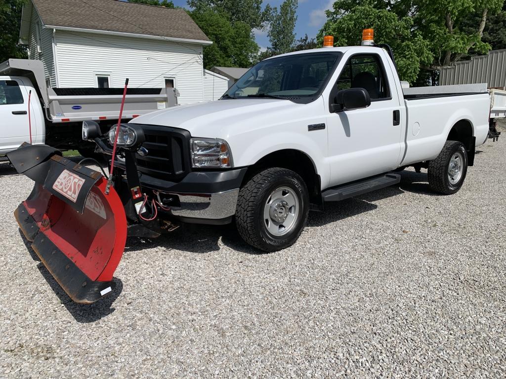 2006 Ford XL Super Duty F-350 Truck w/ Snow Plow