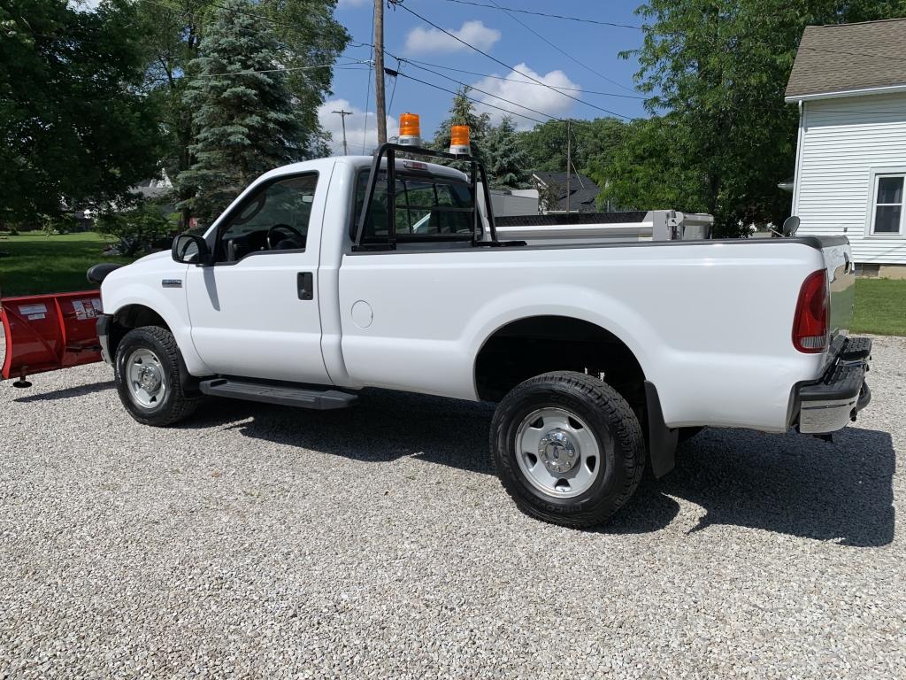 2006 Ford XL Super Duty F-350 Truck w/ Snow Plow