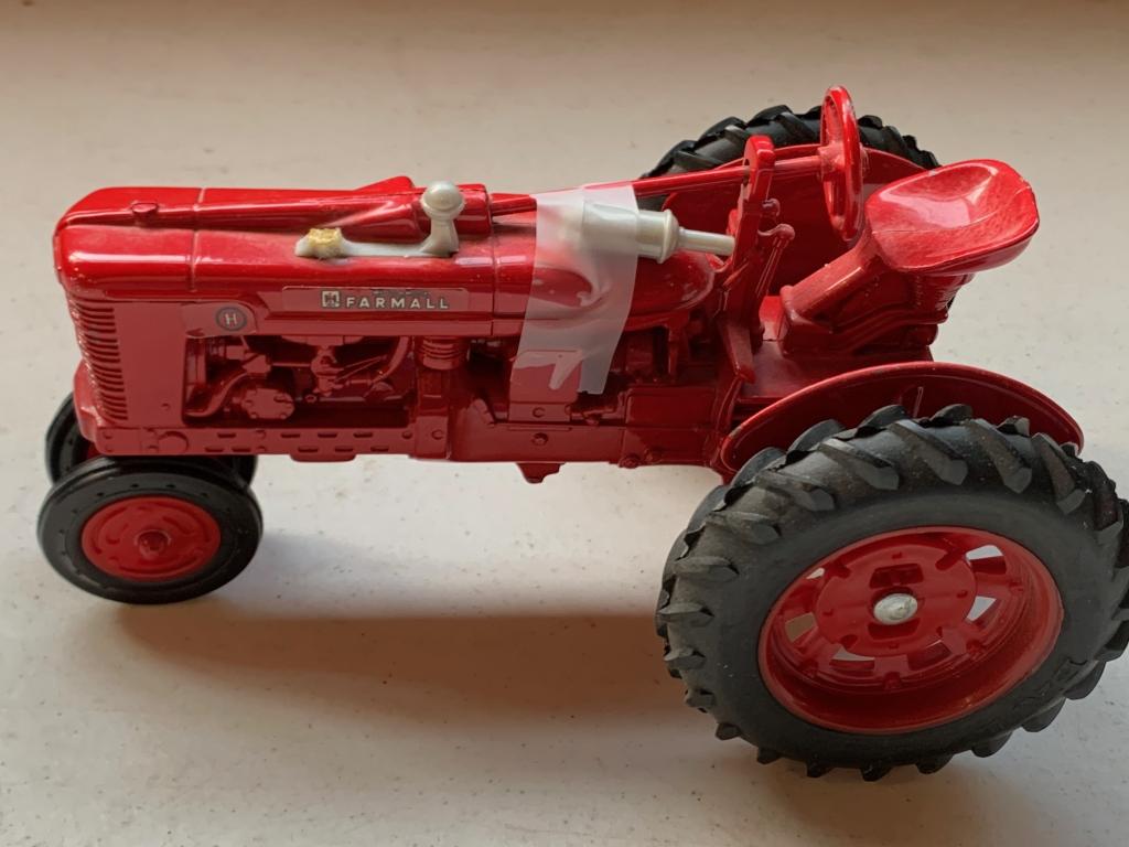 Ertl Farmall H 1/16 Scale