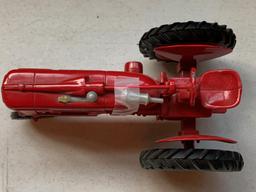 Ertl Farmall H 1/16 Scale