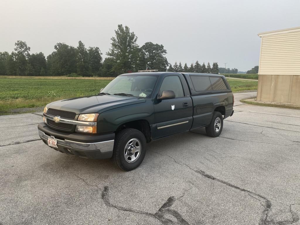 2004 Chevy 1500 Standard Cab Truck w/ Cap