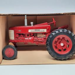 Ertl 1/16 Scale Farmall 350 Tractor