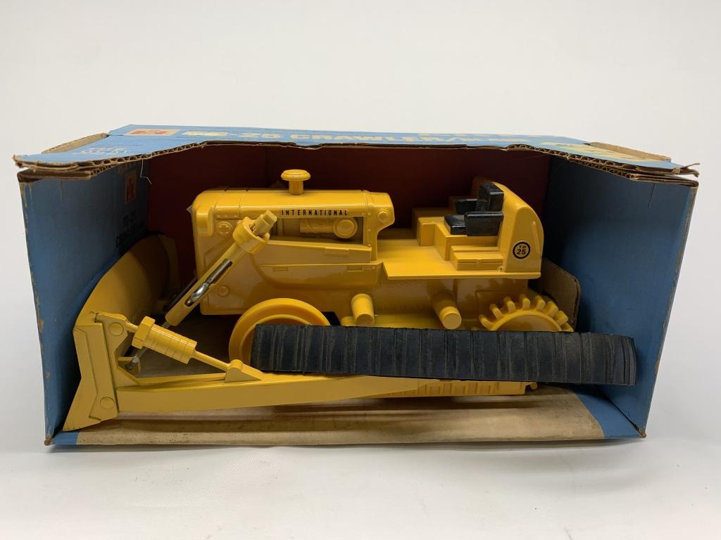 Ertl International TD-25 Crawler/Blade