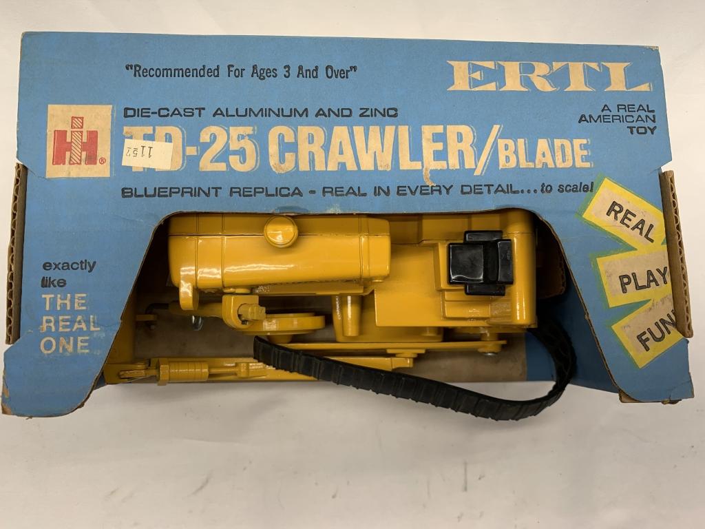 Ertl International TD-25 Crawler/Blade