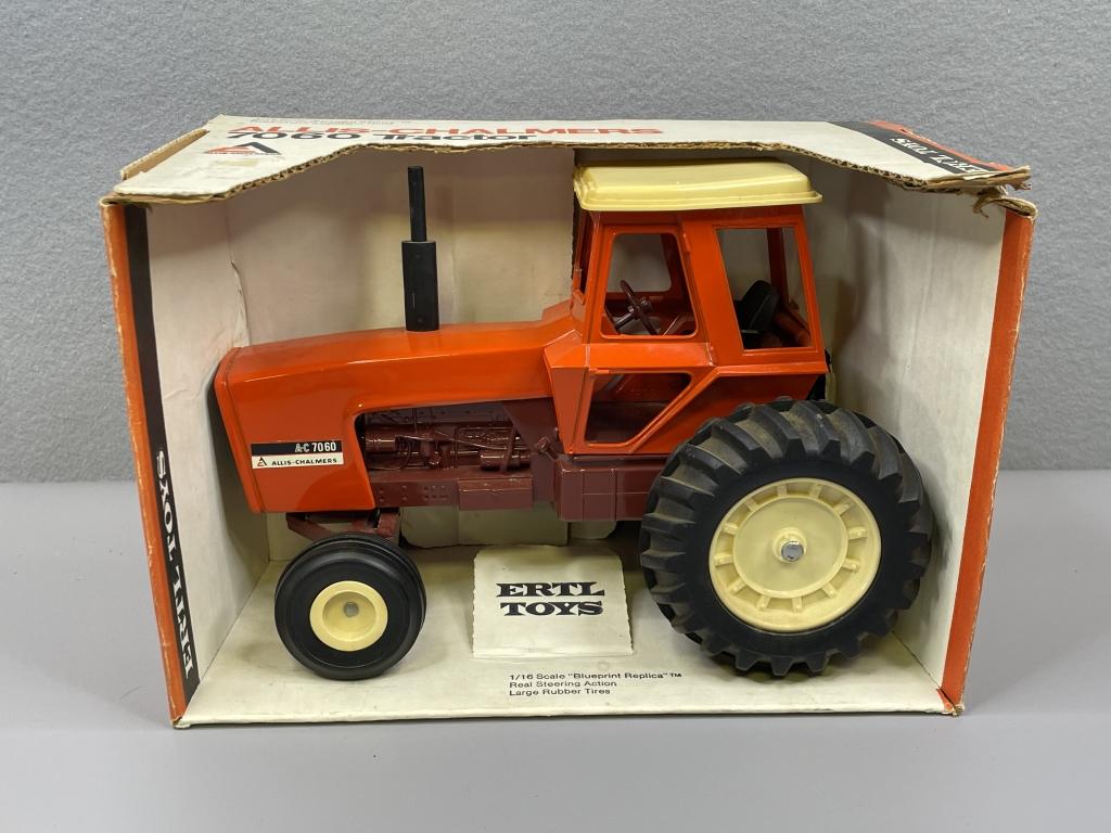 1/16 Allis Chalmers 7060 Tractor