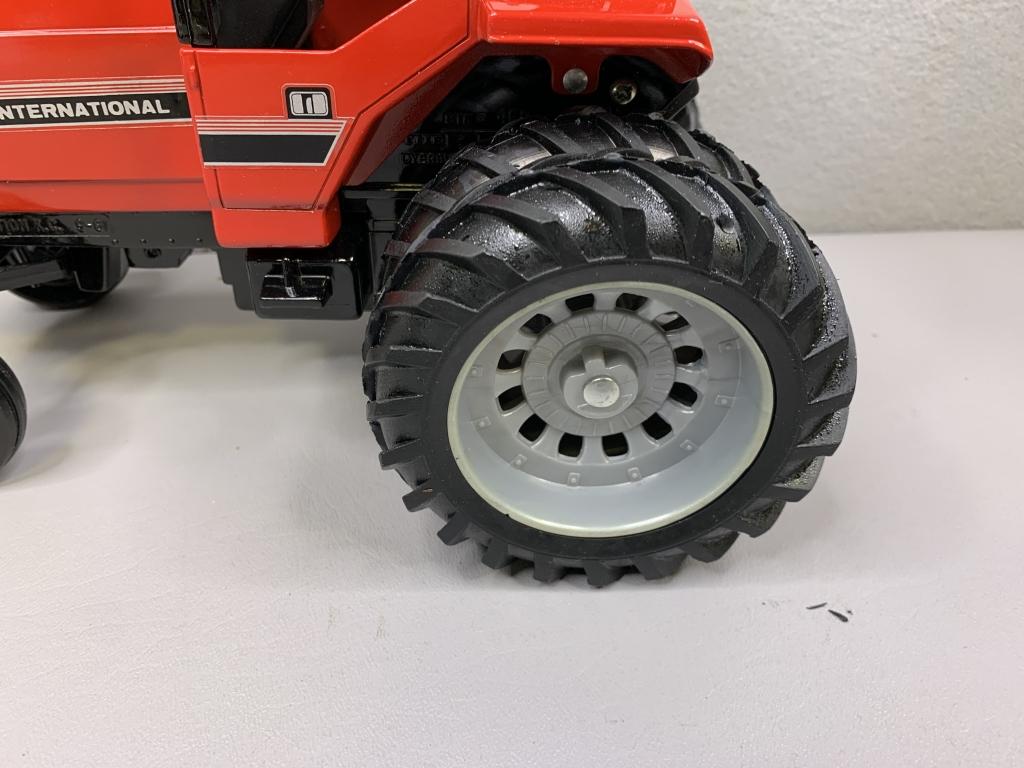 1/16 International 5288 Tractor  w/ Duals