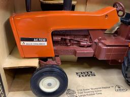 1/16 Allis-Chalmers 7030 Tractor