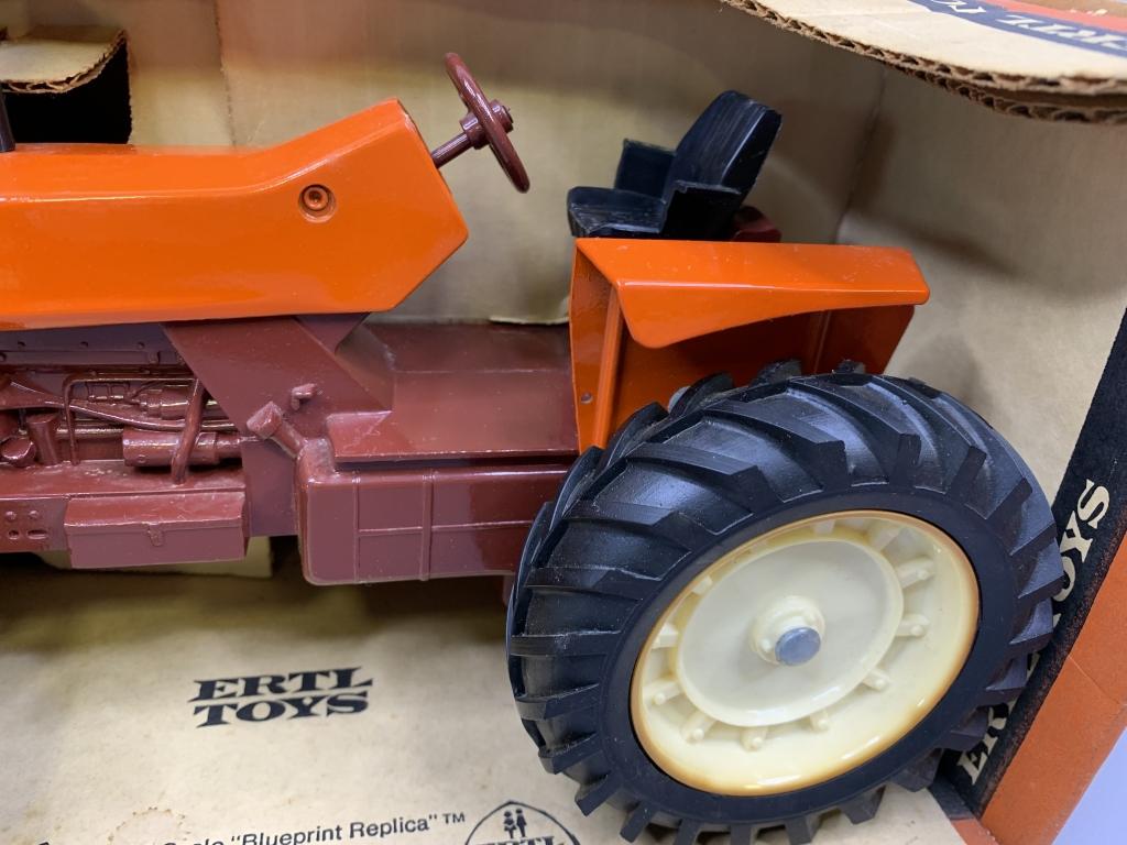 1/16 Allis-Chalmers 7030 Tractor