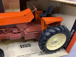 1/16 Allis-Chalmers 7040 Tractor