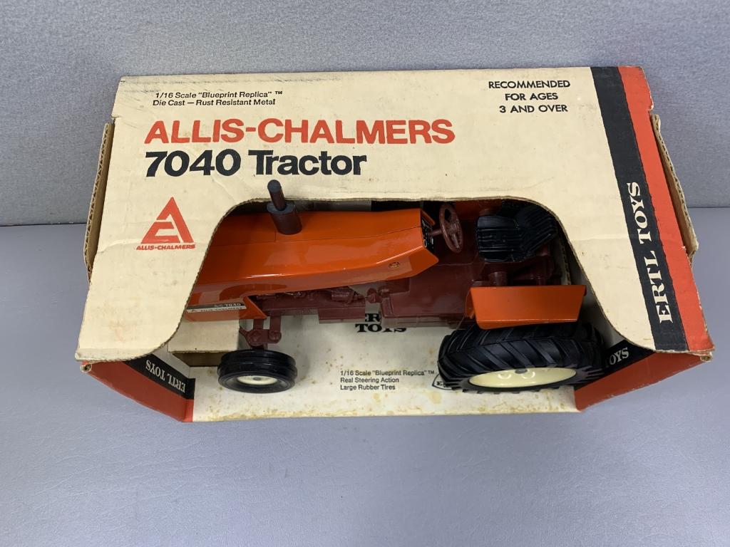 1/16 Allis-Chalmers 7040 Tractor