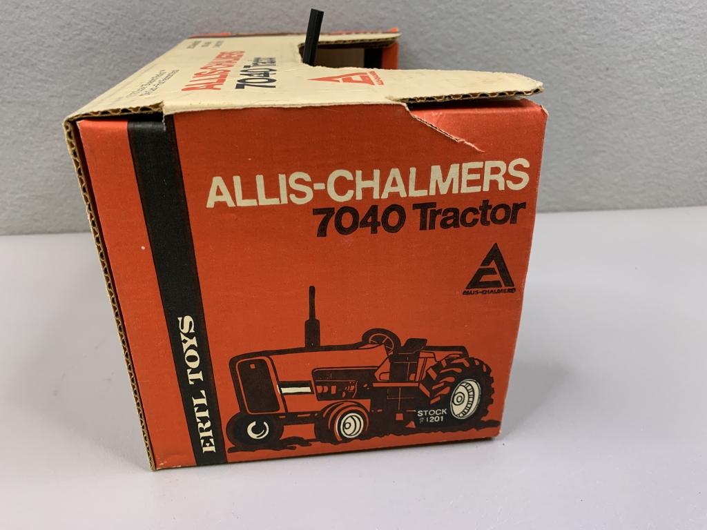 1/16 Allis-Chalmers 7040 Tractor