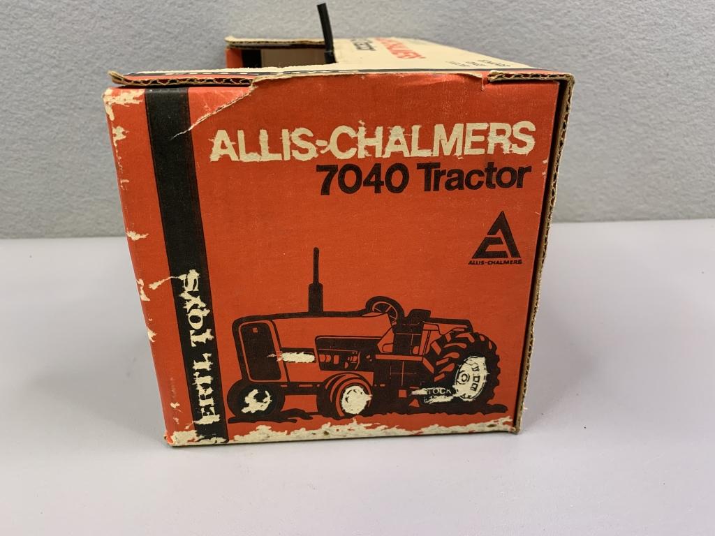 1/16 Allis-Chalmers 7040 Tractor