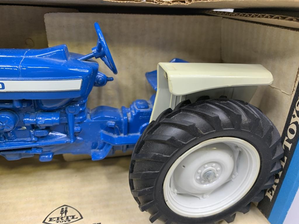 1/12 Ford 4600 Tractor