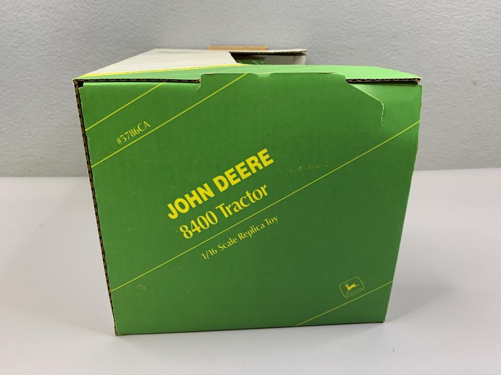 1/16 John Deere 8400 Tractor