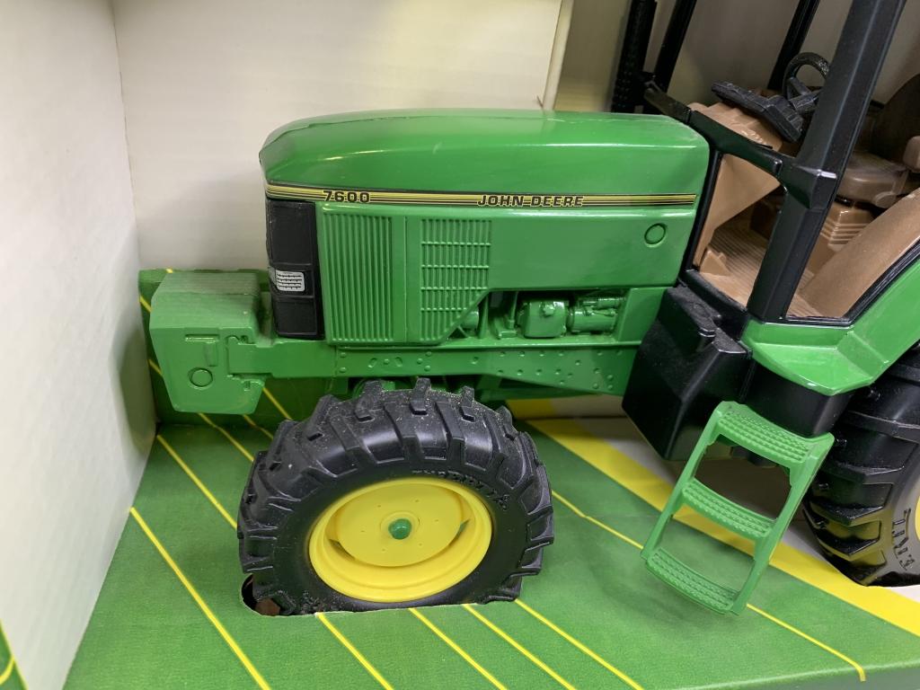 1/16 John Deere 7600 w/MFWD