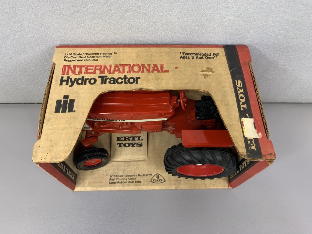 1/16  International 966 Farmall Hydro Tractor Ertl