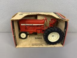 1/16 International Farmall Tractor Ertl