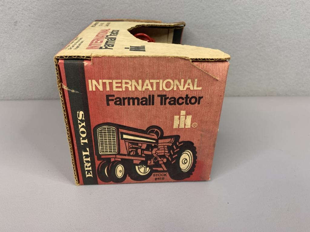 1/16 International Farmall Tractor Ertl