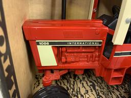 1/16 International 1086 Tractor w/ Cab Ertl