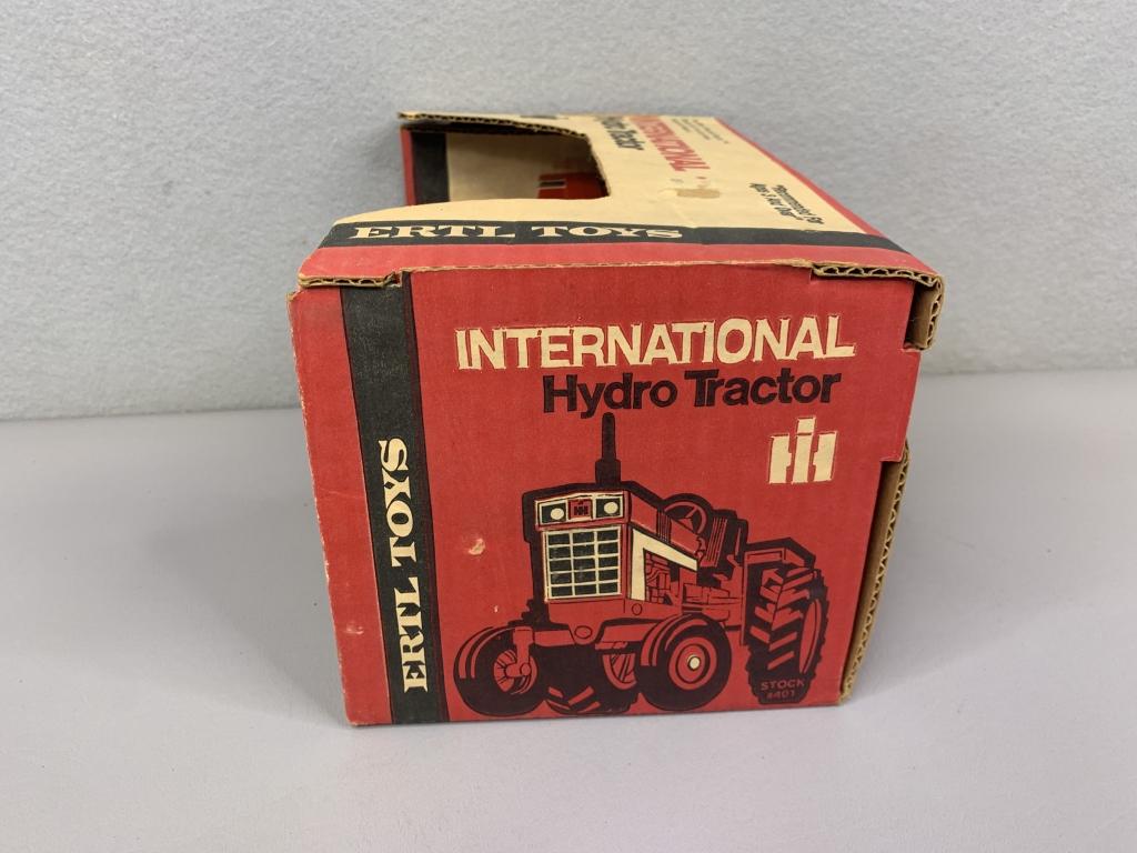 1/16 International 1066 Tractor Ertl