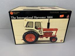 1/16 International Harvester 1466 Tractor