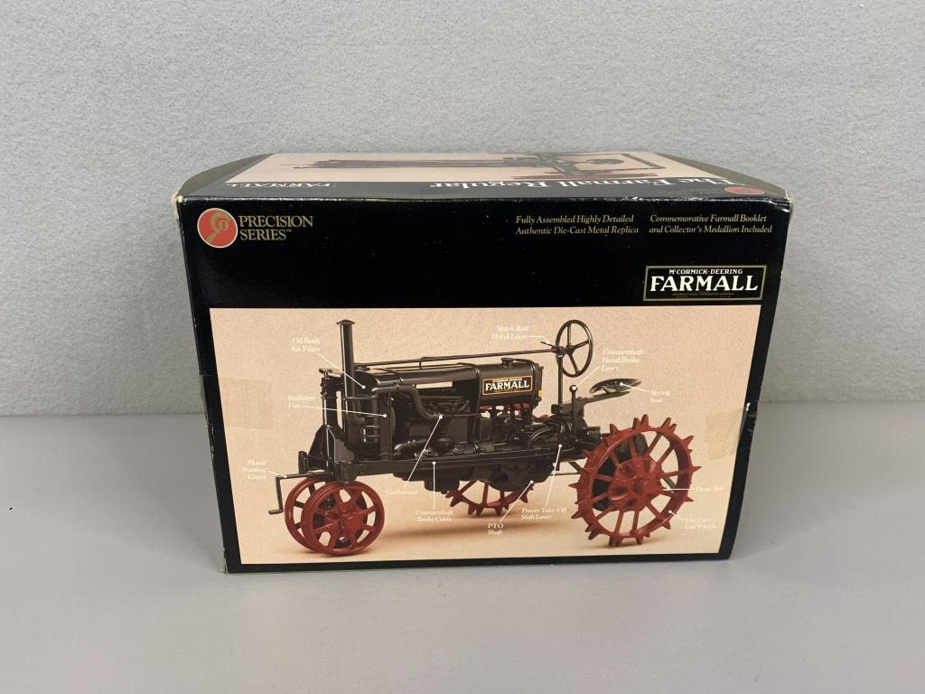1/16 Farmall Regular Tractor