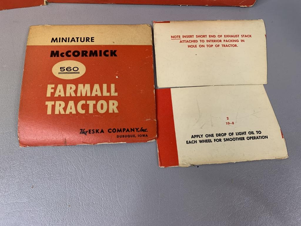 1/16 IH Farmall 560 Tractor