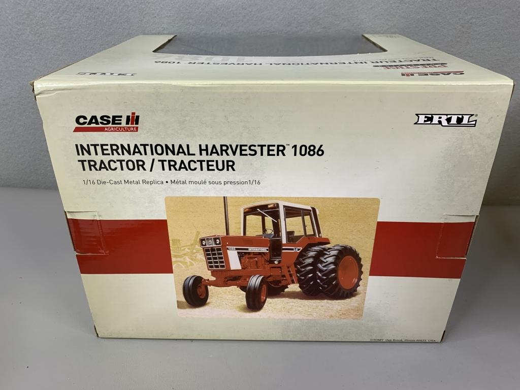 1/16 Case IH International 1086 Tractor