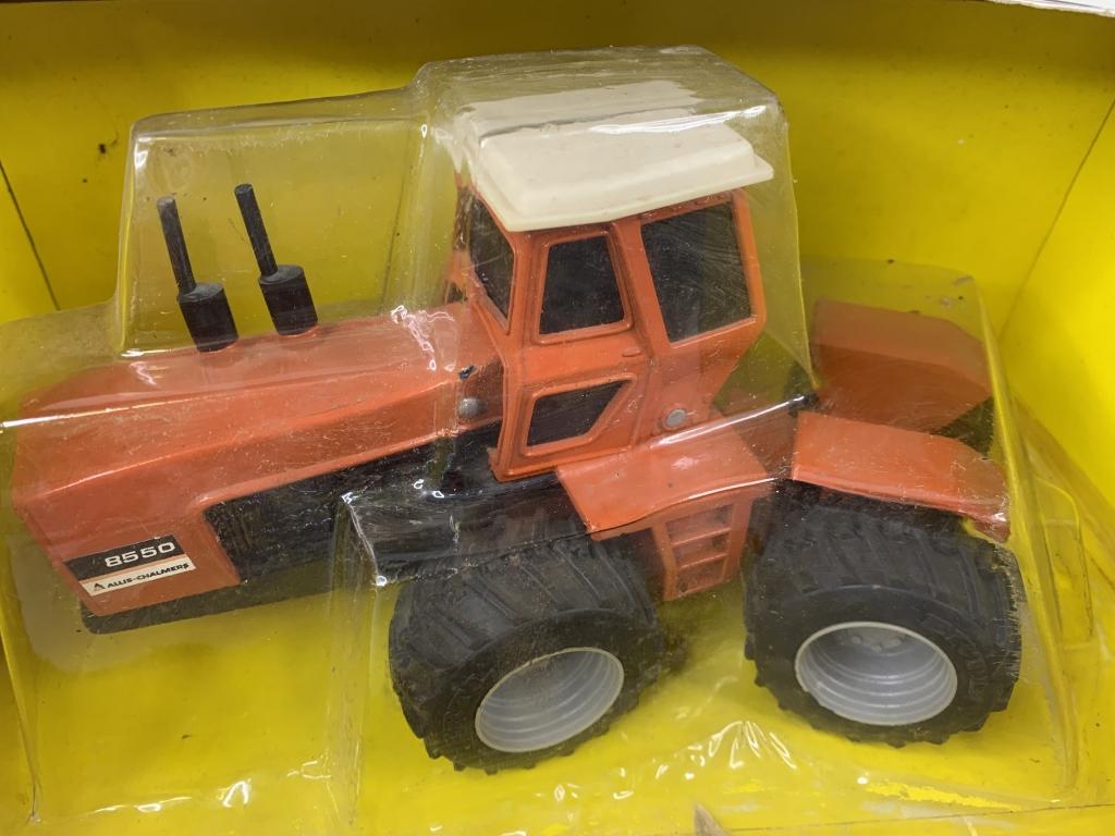 1/32 Allis-Chalmers 8550 4WD Tractor