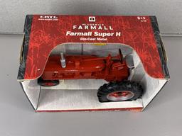 1/16 McCormick Farmall Super H Tractor, Ertl