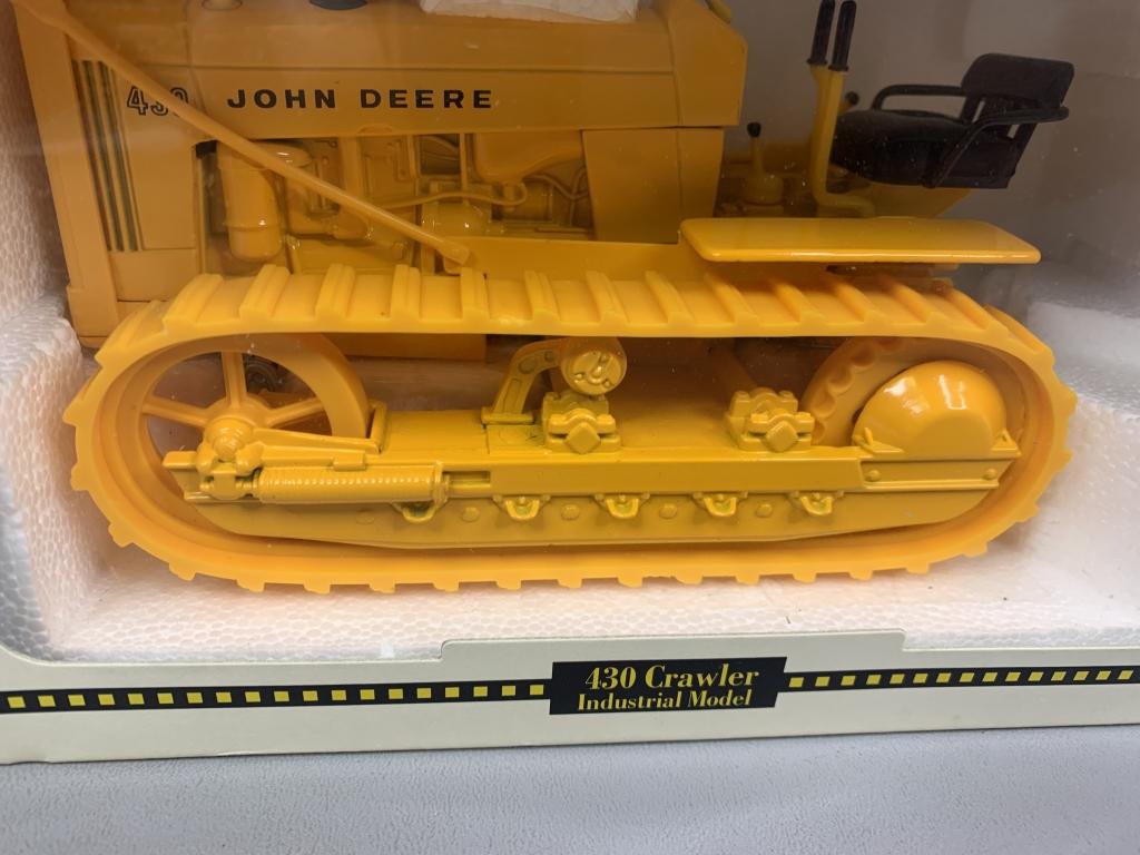 1/16 John Deere 430 Crawler, Industrial Model