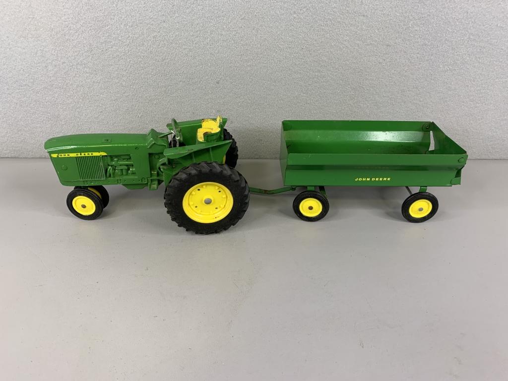 1/16 John Deere Tractor & Wagon