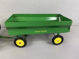1/16 John Deere Tractor & Wagon