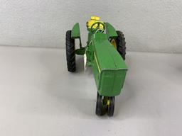 1/16 John Deere Tractor & Wagon