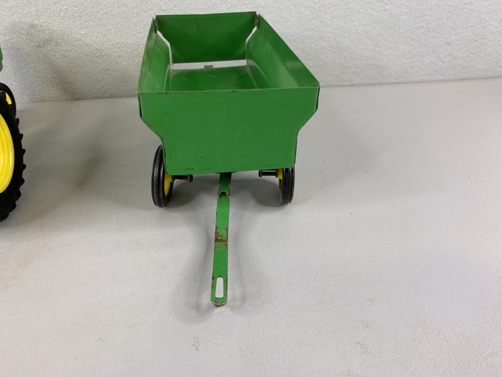 1/16 John Deere Tractor & Wagon