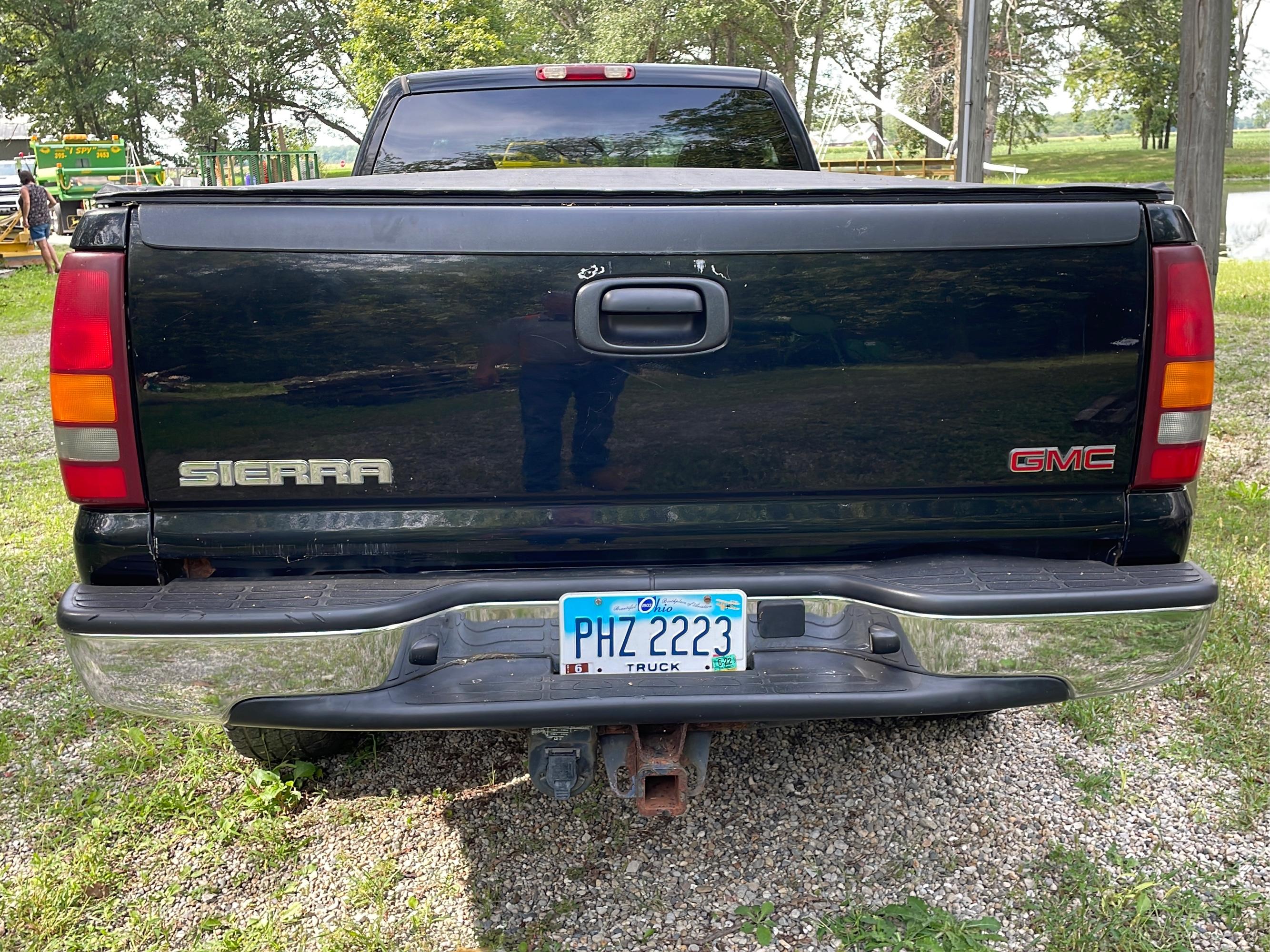 2003 GMC Sierra 1500 4x4 w/ Plow