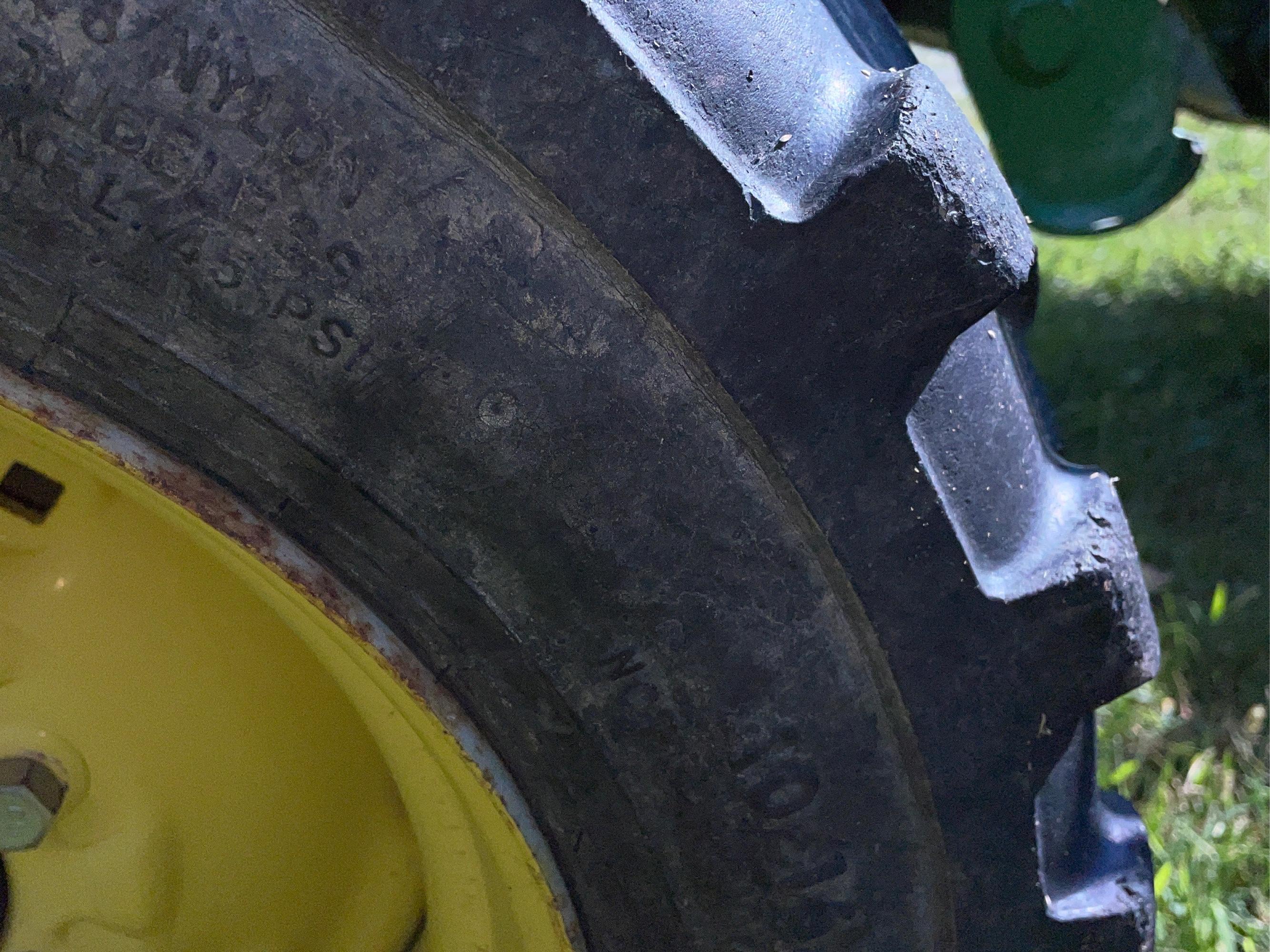 John Deere 4700 MFWD Tractor, w/ JD 460 Loader