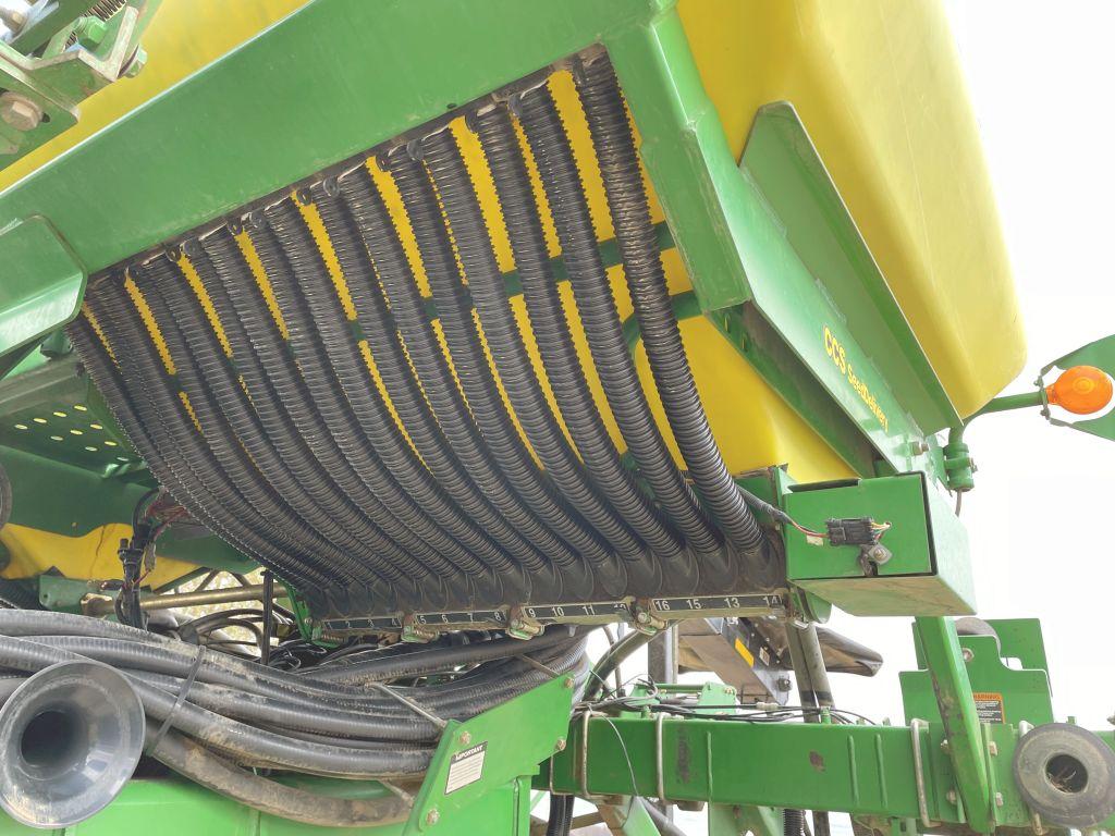 2004 John Deere 1790 32 Row CCS Planter