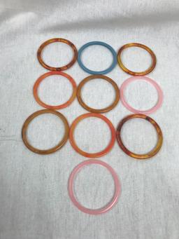 Assortment Of Vintage Bakelite & Plastic Bangles