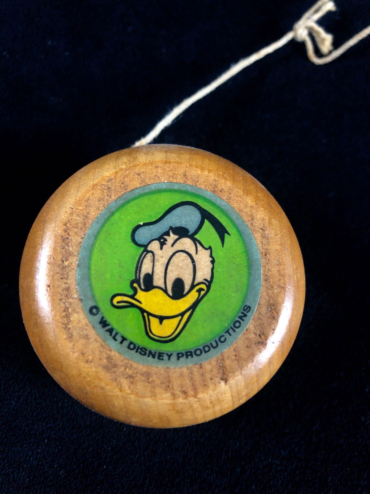 Vintage Donald Duck Walt Disney Productions Wooden Yo-Yo