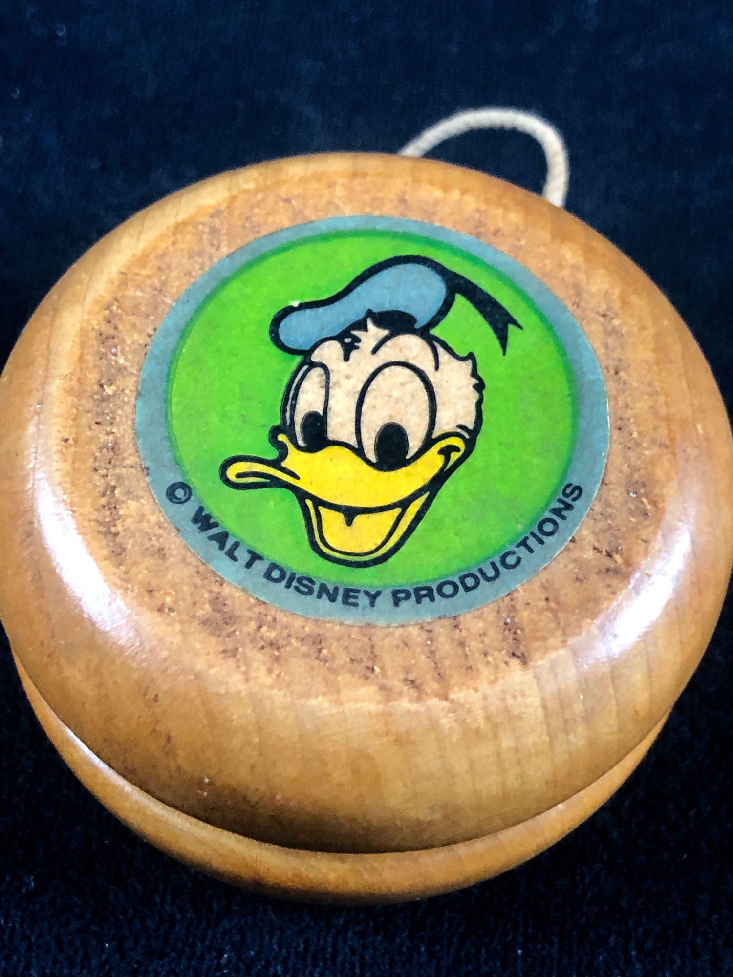 Vintage Donald Duck Walt Disney Productions Wooden Yo-Yo