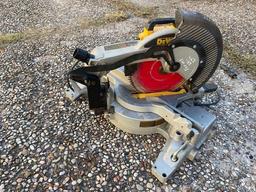 Dewalt DW715 12 in. Compound Miter Saw