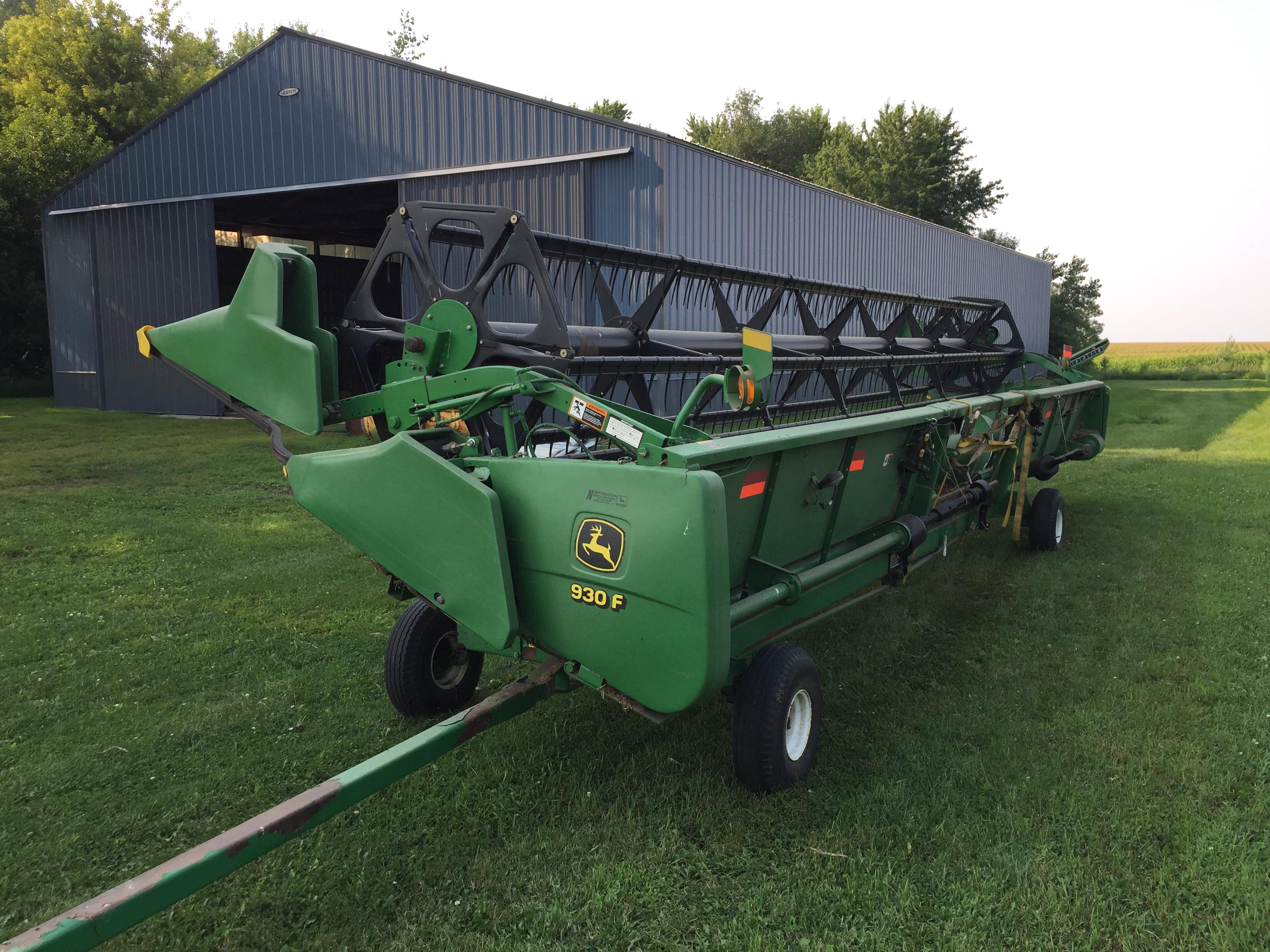 John Deere / JD 930 Bean Head with Unverferth Cart