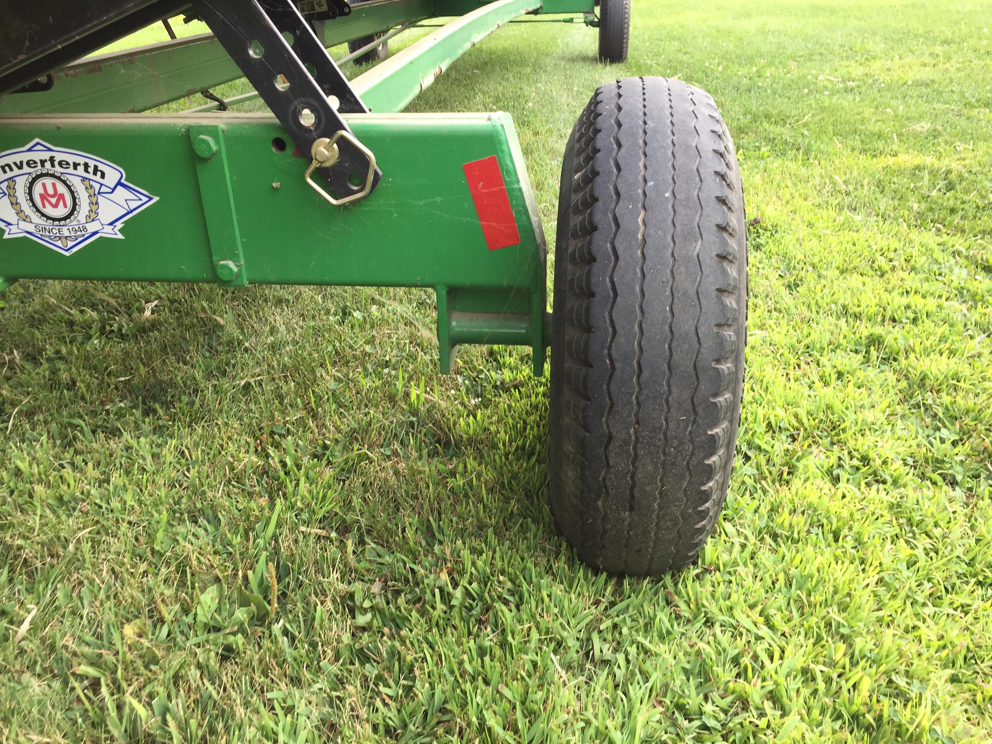 John Deere / JD 930 Bean Head with Unverferth Cart