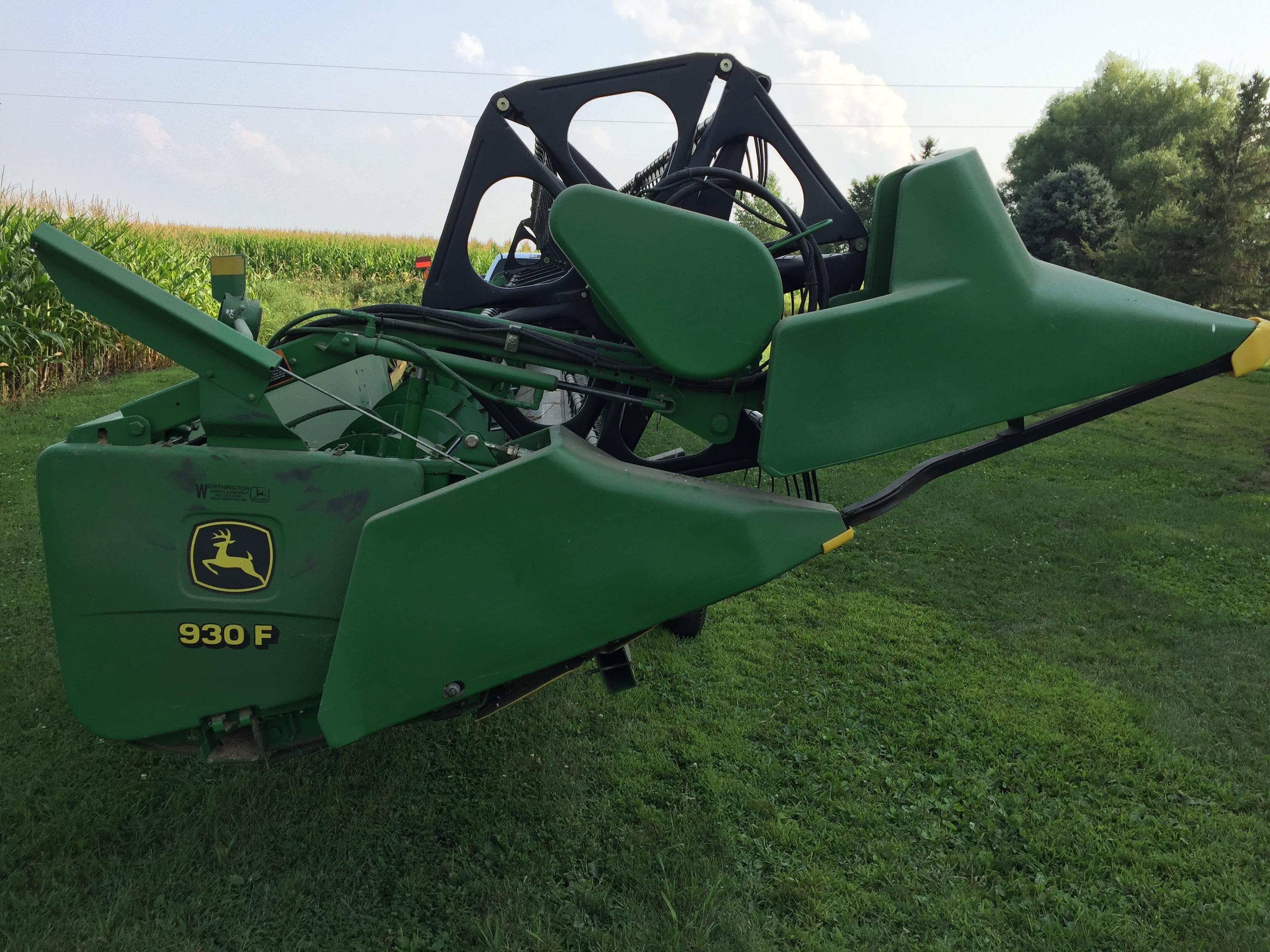 John Deere / JD 930 Bean Head with Unverferth Cart