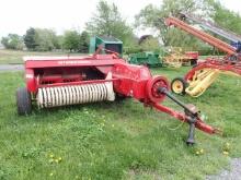 IH 435 Square Baler